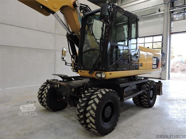 Mobile excavator CATERPILLAR M322D