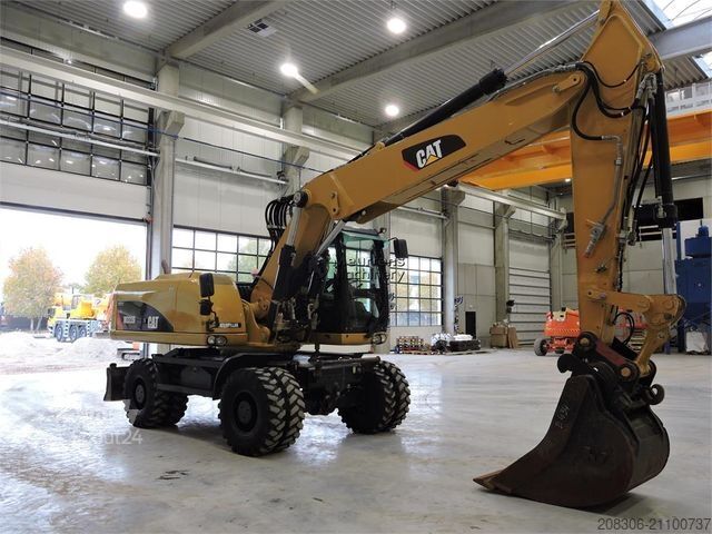 Mobile excavator CATERPILLAR M322D