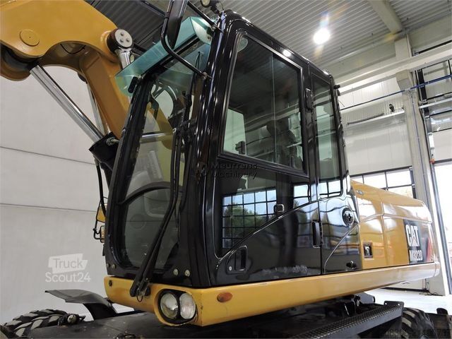 Mobile excavator CATERPILLAR M322D