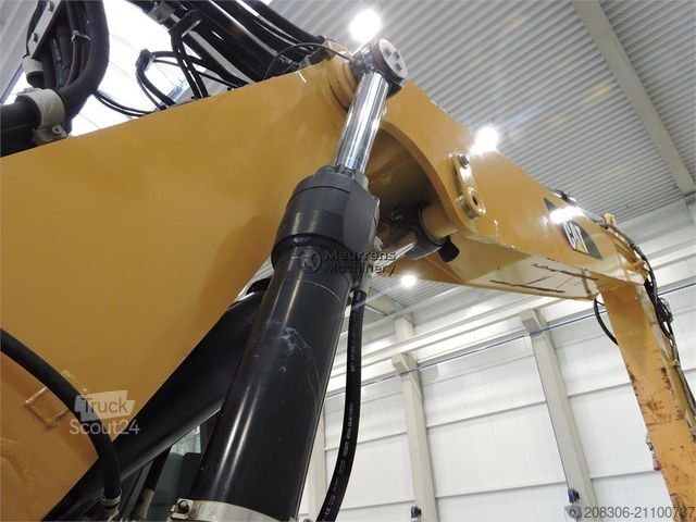 Mobile excavator CATERPILLAR M322D