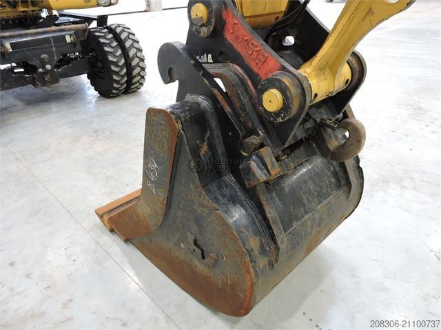 Mobile excavator CATERPILLAR M322D