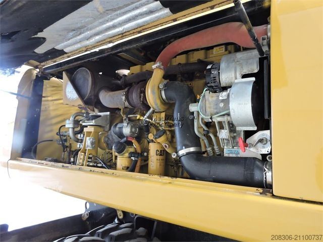 Mobile excavator CATERPILLAR M322D