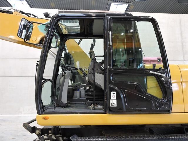 Mobile excavator CATERPILLAR M322D