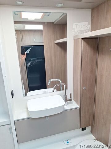 Кемпер с алковен CARADO pro A 464 Automatik, Fußbodenerw, Markise