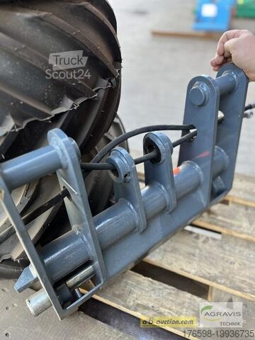 Traktor Giant SAL_WERKZEUGAUFNAHME GIANT STANDARD