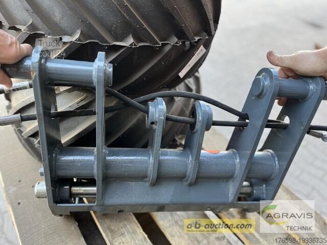 Traktor Giant SAL_WERKZEUGAUFNAHME GIANT STANDARD