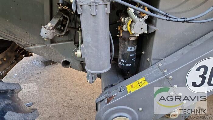 Moissonneuse-batteuse Claas LEXION 670