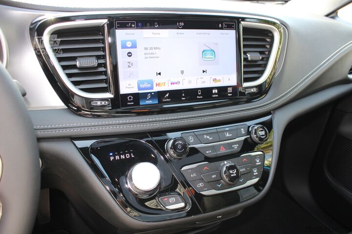 Kleinbus, Mini-Van, 7-Sitzer Chrysler Pacifica Sondermodell 100 Jahre Edition: