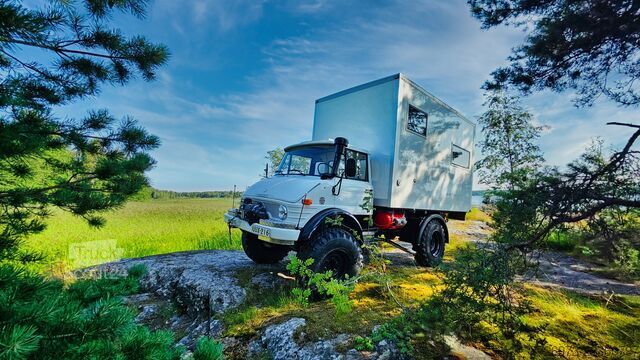 Mobil ev Mercedes-Benz Unimog 400