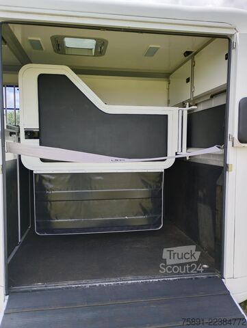Lopbarības pārvadātājs Renault Master Pferdetransporter Nur 35.300KM 170 PS