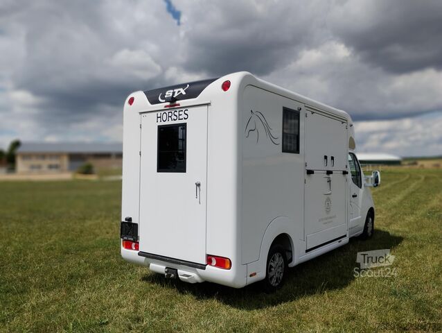 Lopbarības pārvadātājs Renault Master Pferdetransporter Nur 35.300KM 170 PS