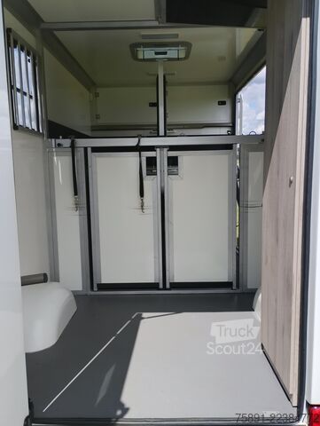 Lopbarības pārvadātājs Renault Master Pferdetransporter Nur 35.300KM 170 PS