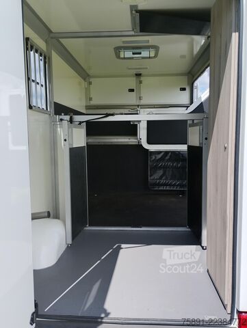 Lopbarības pārvadātājs Renault Master Pferdetransporter Nur 35.300KM 170 PS