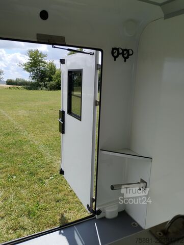 Lopbarības pārvadātājs Renault Master Pferdetransporter Nur 35.300KM 170 PS