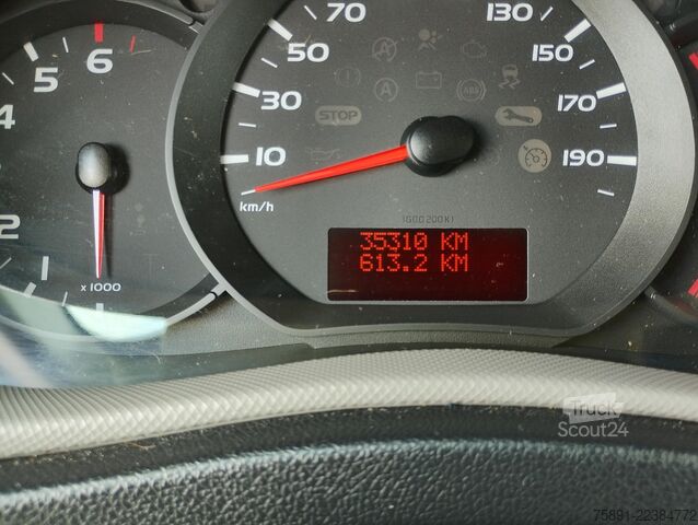 Lopbarības pārvadātājs Renault Master Pferdetransporter Nur 35.300KM 170 PS
