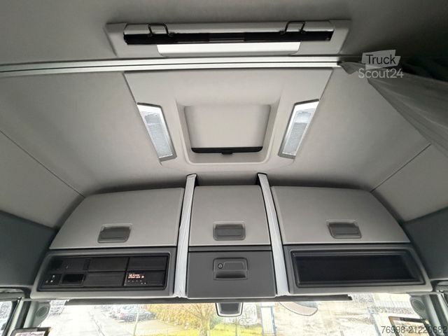 Standard tractor unit RENAULT Renault T 520 4x2 SZM