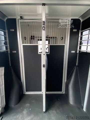 Přepravník pro dobytek RENAULT Master STX 3 Sitzer  Haras AUTOM. NEW MODEL 2025