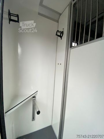 Přepravník pro dobytek RENAULT MASTER STX NEW MODELL  2025 5 Sitzer Haras ex. L