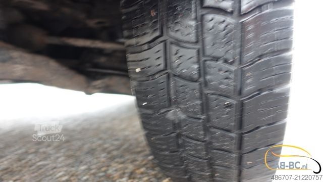 Minibus VOLKSWAGEN Crafter 2.5 TDI 23-Sitze