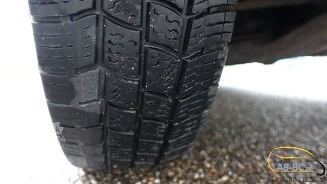 Minibus VOLKSWAGEN Crafter 2.5 TDI 23-Sitze