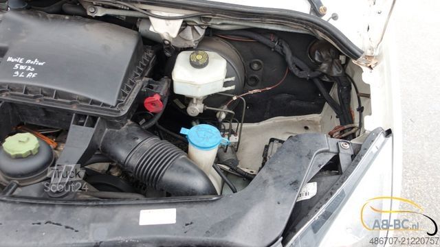 Minibus VOLKSWAGEN Crafter 2.5 TDI 23-Sitze