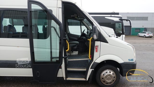 Minibus VOLKSWAGEN Crafter 2.5 TDI 23-Sitze