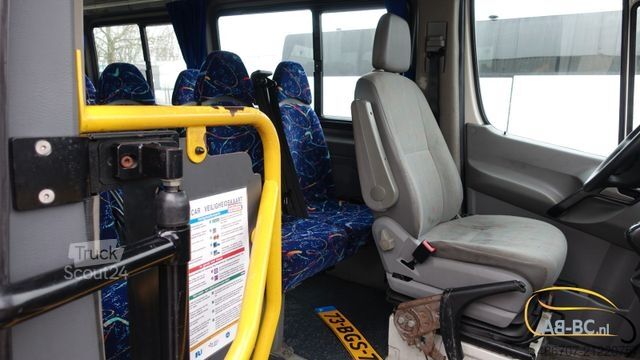 Minibus VOLKSWAGEN Crafter 2.5 TDI 23-Sitze