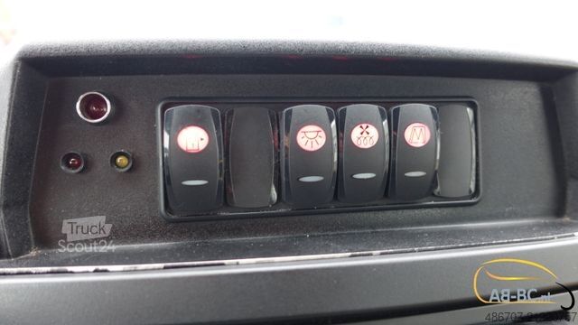 Minibus VOLKSWAGEN Crafter 2.5 TDI 23-Sitze