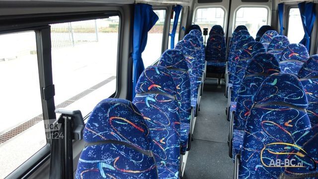 Minibus VOLKSWAGEN Crafter 2.5 TDI 23-Sitze