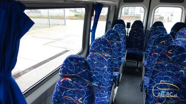 Minibus VOLKSWAGEN Crafter 2.5 TDI 23-Sitze