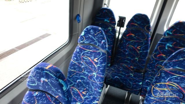 Minibus VOLKSWAGEN Crafter 2.5 TDI 23-Sitze