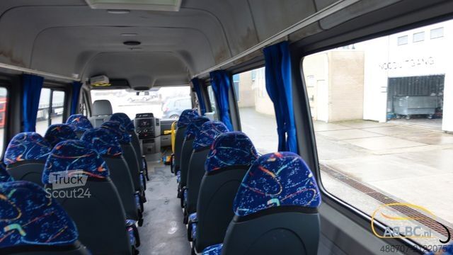 Minibus VOLKSWAGEN Crafter 2.5 TDI 23-Sitze