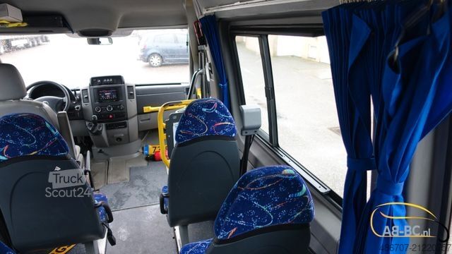 Minibus VOLKSWAGEN Crafter 2.5 TDI 23-Sitze