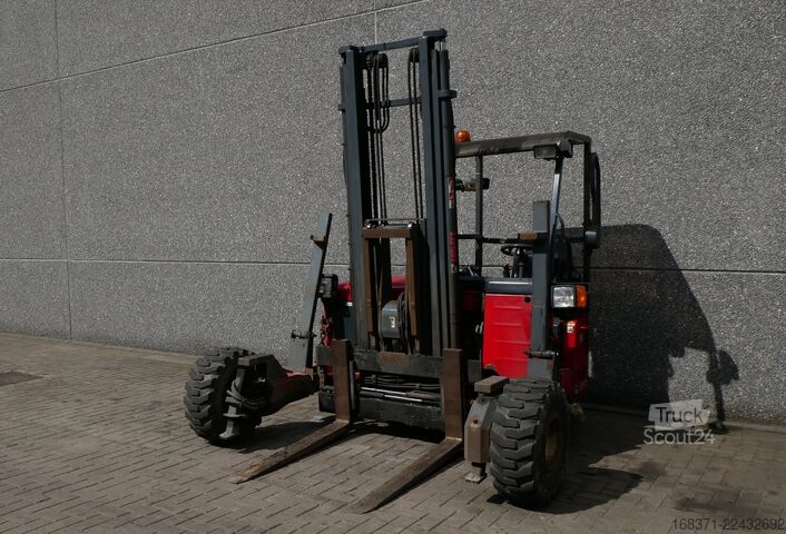 Vysokozdvižný vozík namontovaný na nákladním automobilu Moffett M4 25.4