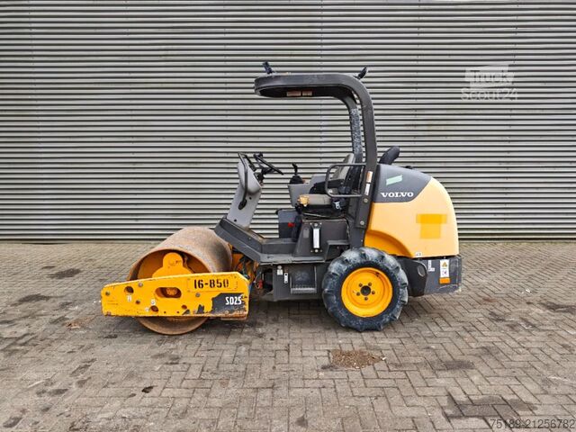 Reifenwalze Volvo SD 25