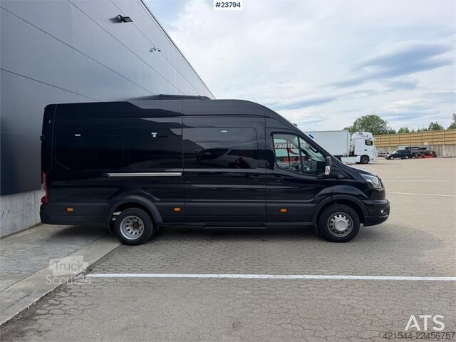 Minibuss Ford Transit Minibus 16+1
