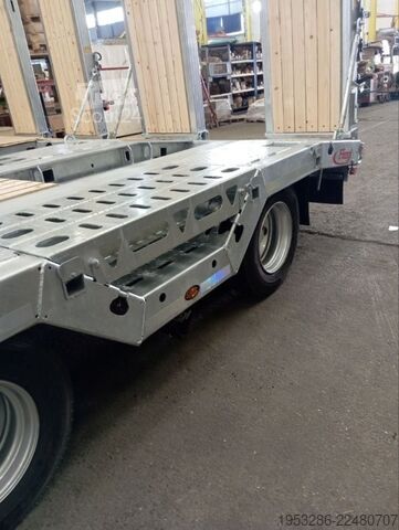 Poluprikolica za niskopodni prevoz FLIEGL VTS 400