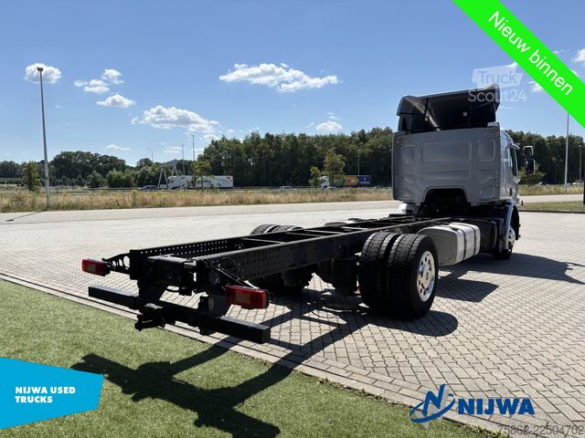 Podvozek s kabinou Volvo FE 320 4x2 Bladvering + Trekhaak