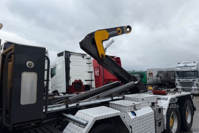 Kamion s kipom s pomičnim kontejnerom SCANIA G450 8x4 Sobag