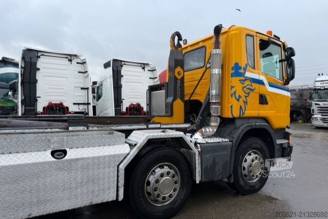 Kamion s kipom s pomičnim kontejnerom SCANIA G450 8x4 Sobag