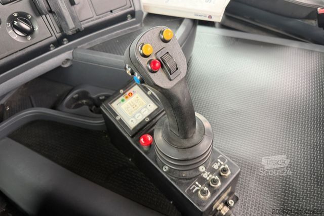 Kamion s kipom s pomičnim kontejnerom SCANIA G450 8x4 Sobag