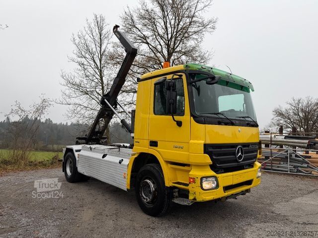 Camión volquete MERCEDES-BENZ Actros 1836 4x2 Haken Kipper