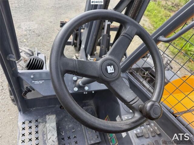 Gaffeltruck  Loadmac 825 Trailer-Mounted Forklift – Only 130 Op