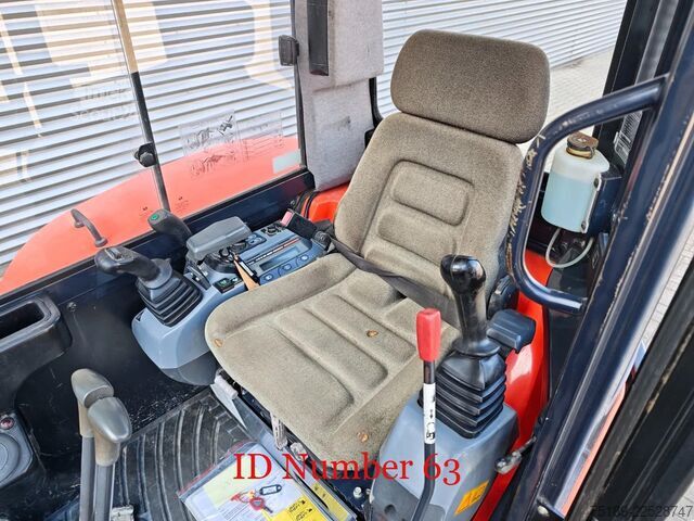 Mini-escavadora Kubota KX 121-3 2 Buckets 2 Pieces!