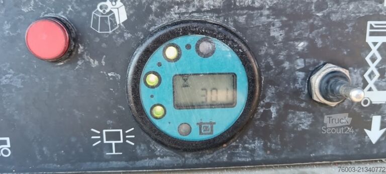 Piattaforma a pantografo Haulotte Compact 8 - 8m, electric