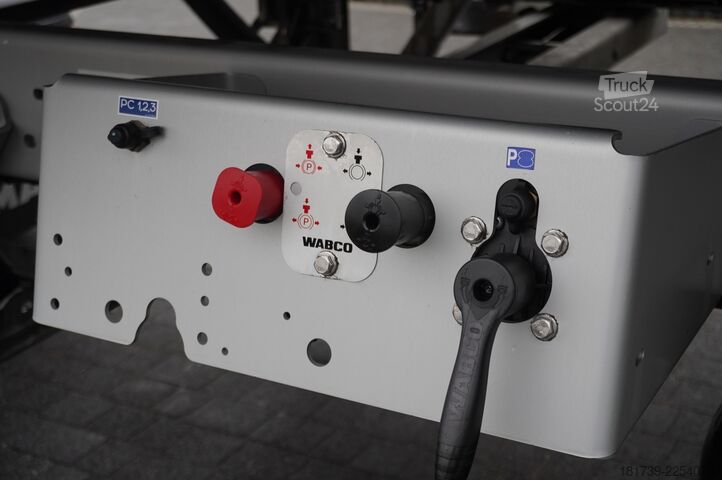 Sættevogn til farligt gods Lag O-3-ST L4BH bitumen semi-trailer / ADR