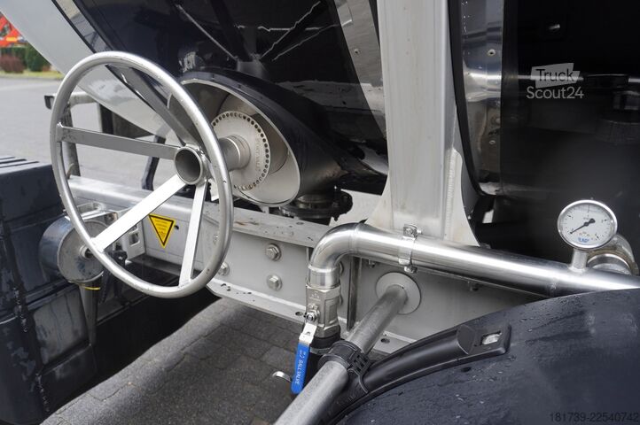 Sættevogn til farligt gods Lag O-3-ST L4BH bitumen semi-trailer / ADR