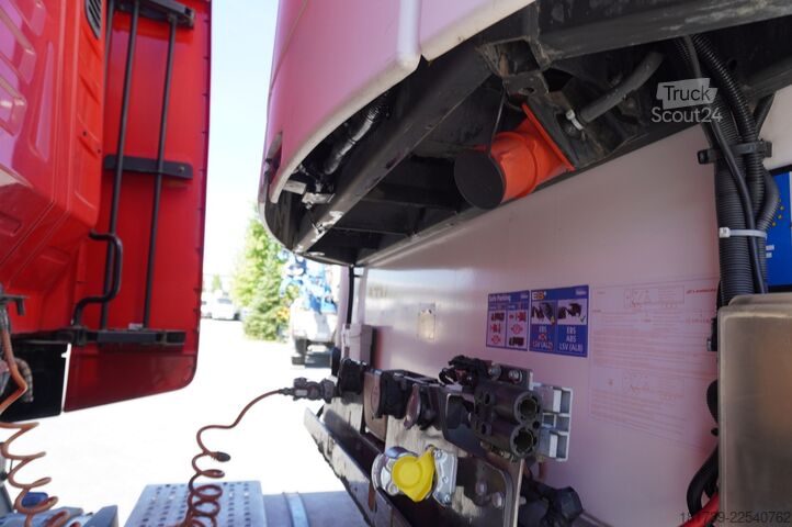 Kühlsattelauflieger Lamberet reefer semi-trailer/ Carrier Vector 1550