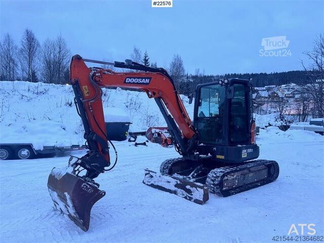 Minikotró Doosan DX50Z-7 mini excavator – 3 buckets – swing boom –