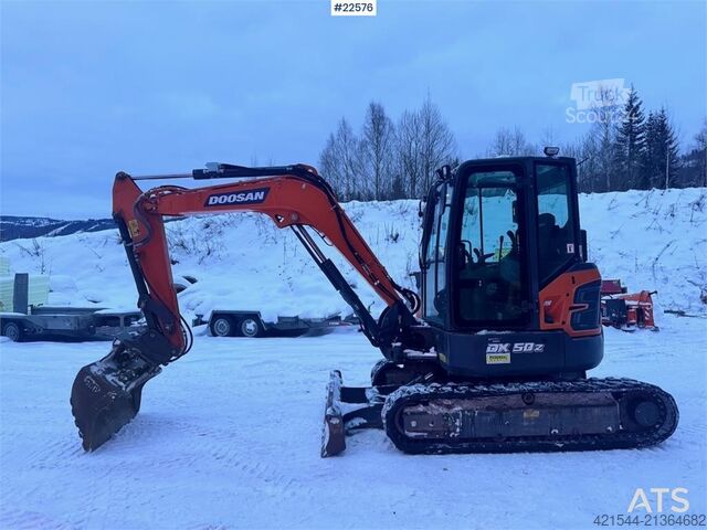 Minikotró Doosan DX50Z-7 mini excavator – 3 buckets – swing boom –